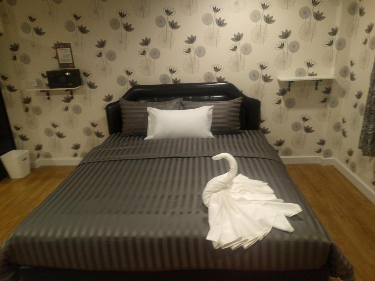 Gw Guesthouse Pattaya Bagian luar foto