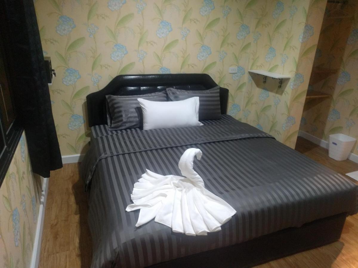 Gw Guesthouse Pattaya Bagian luar foto