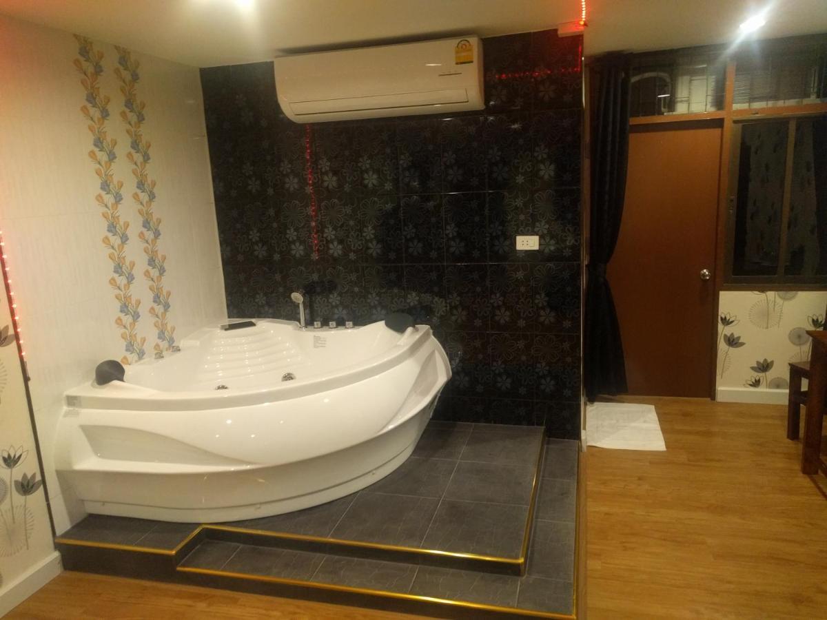 Gw Guesthouse Pattaya Bagian luar foto