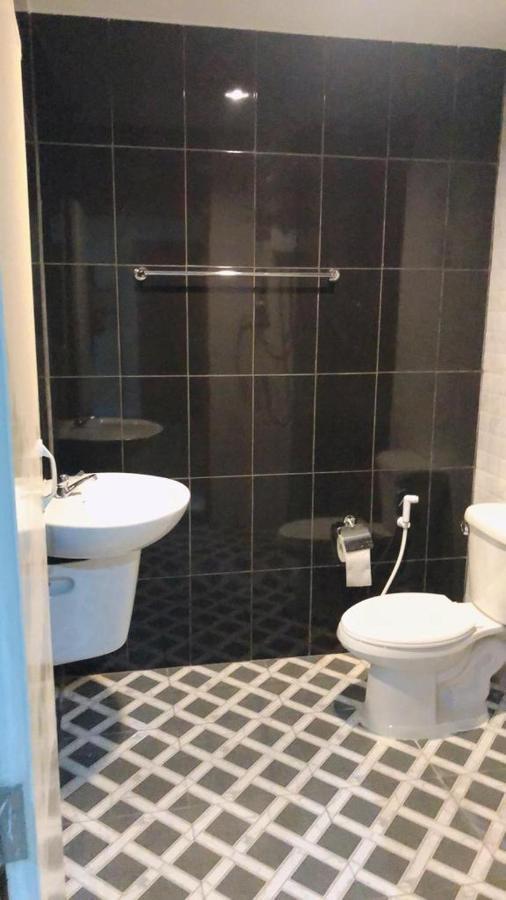 Gw Guesthouse Pattaya Bagian luar foto