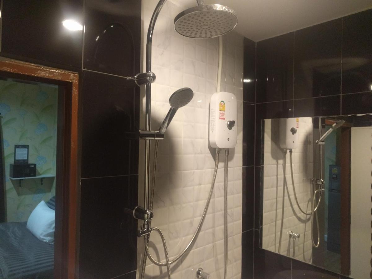 Gw Guesthouse Pattaya Bagian luar foto