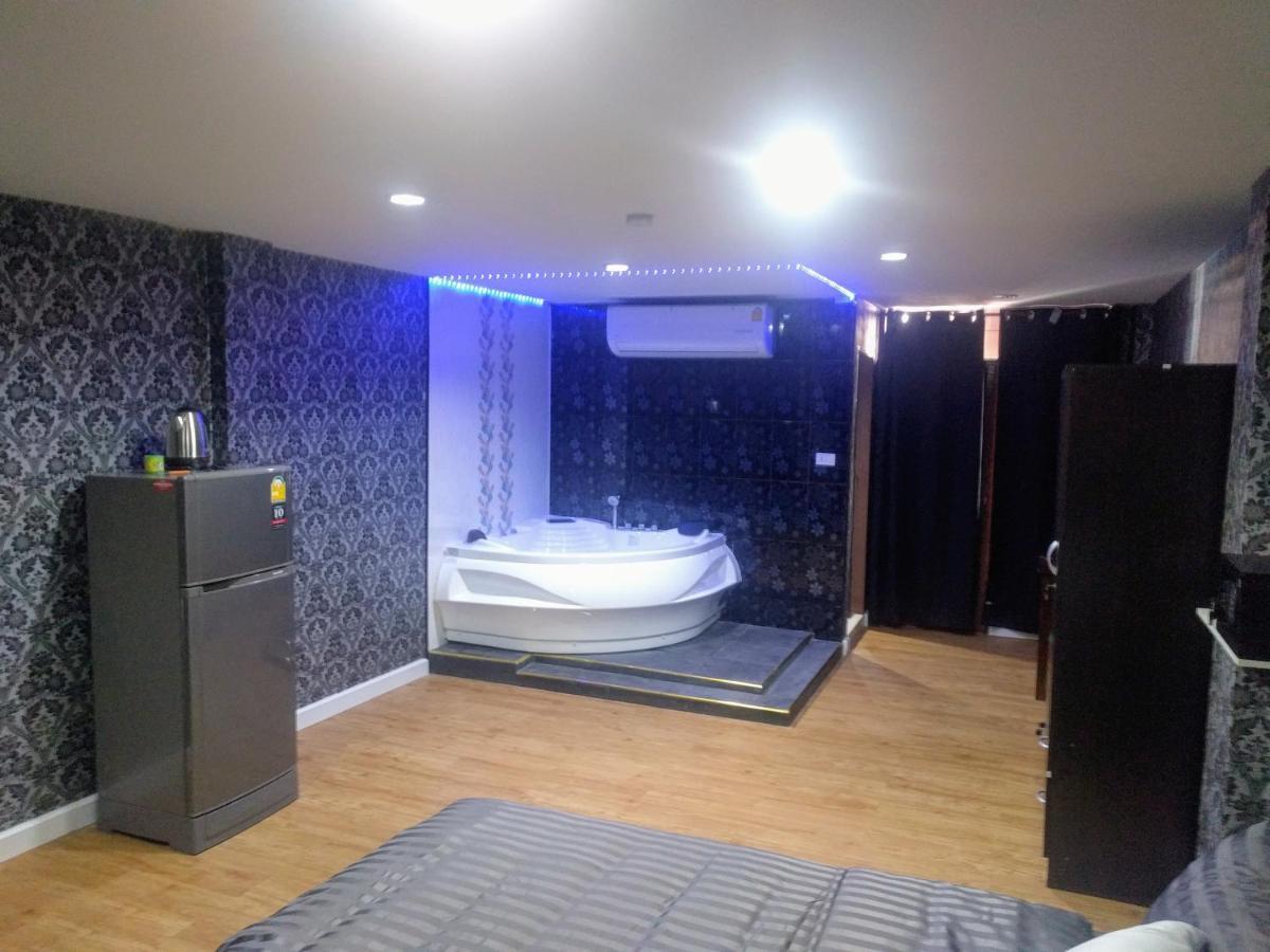 Gw Guesthouse Pattaya Bagian luar foto